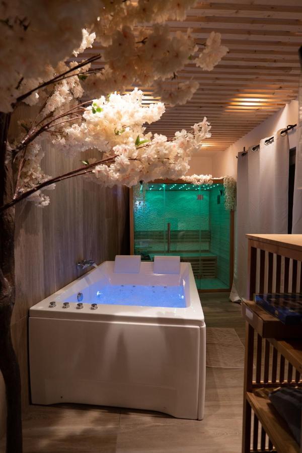 Capsule Thailande I Sauna I Balneo I Console I Jeux En Bois I Cinema I Cour Interieure Trith-Saint-Leger Eksteriør bilde